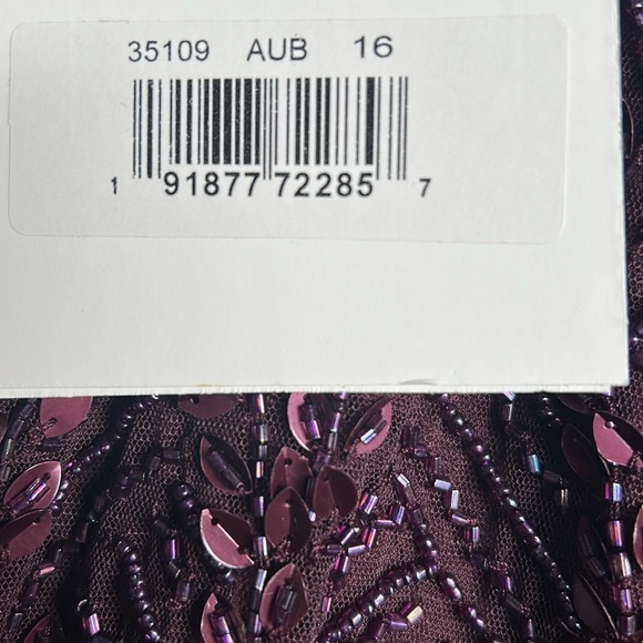 Mac Duggal 35109 NWT Embellished Flutter Sleeve Gown - Picture 13 of 14